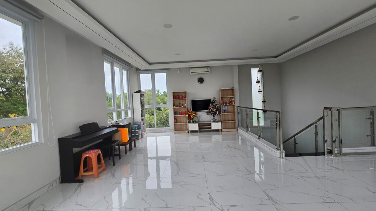 Rumah Mewah Minimalis Kolam Renang Di Cluster Elite Solo Baru - Foto 13