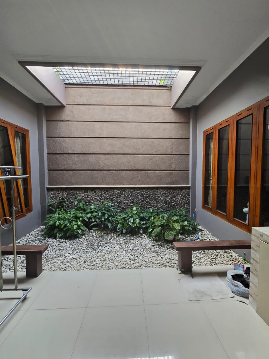 Rumah Mewah Kolam Renang di Perumahan Tirtamaya Residence Gentan Solo - Foto 2
