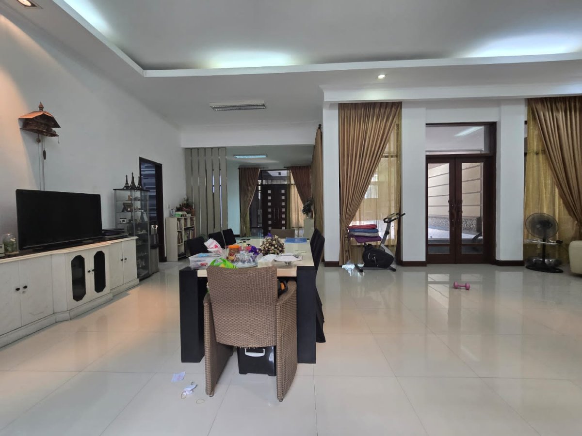 Rumah Mewah Kolam Renang di Perumahan Tirtamaya Residence Gentan Solo - Foto 5