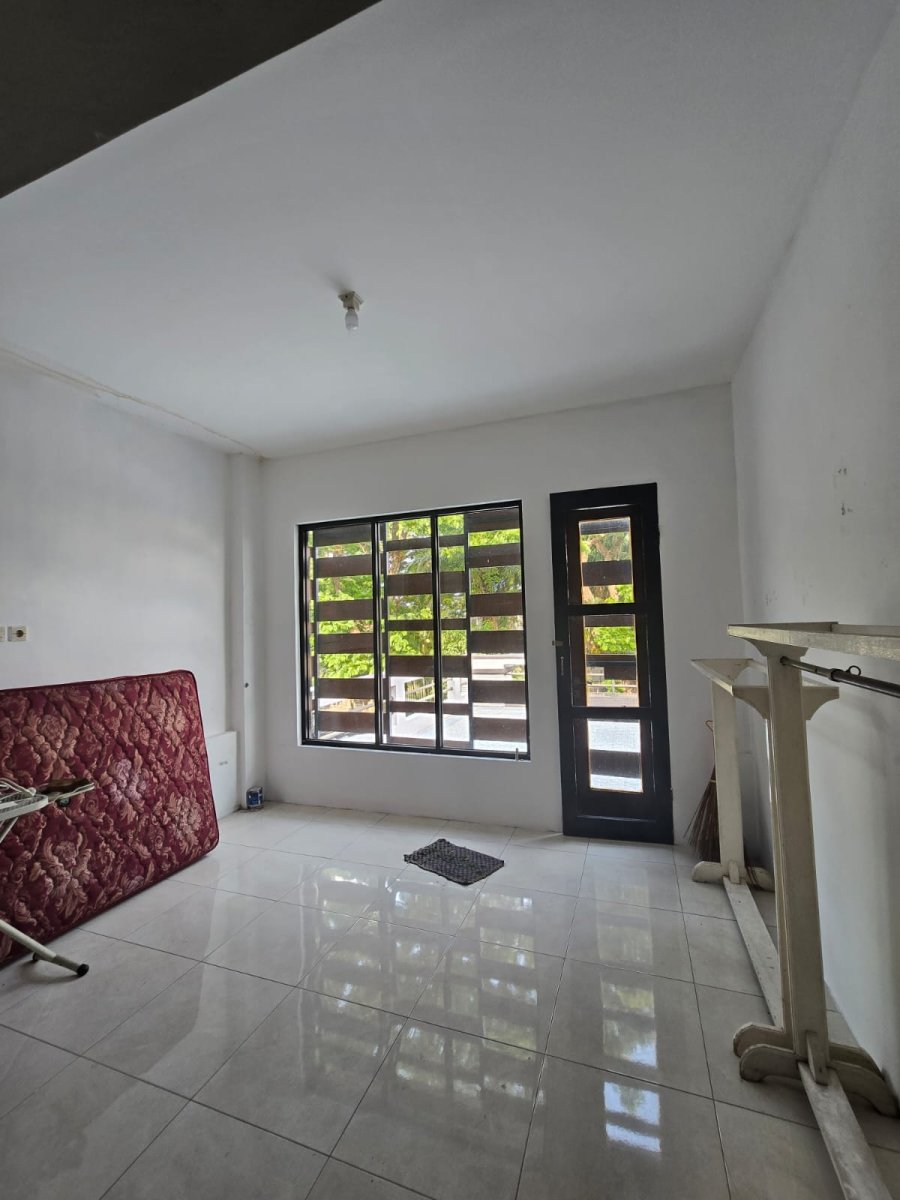 Rumah Mewah Kolam Renang di Perumahan Tirtamaya Residence Gentan Solo - Foto 7