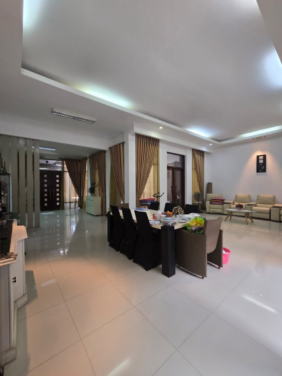 Rumah Mewah Kolam Renang di Perumahan Tirtamaya Residence Gentan Solo - Foto 8