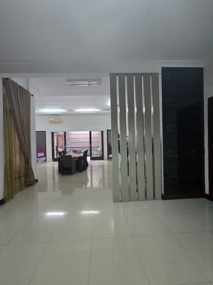 Rumah Mewah Kolam Renang di Perumahan Tirtamaya Residence Gentan Solo - Foto 10