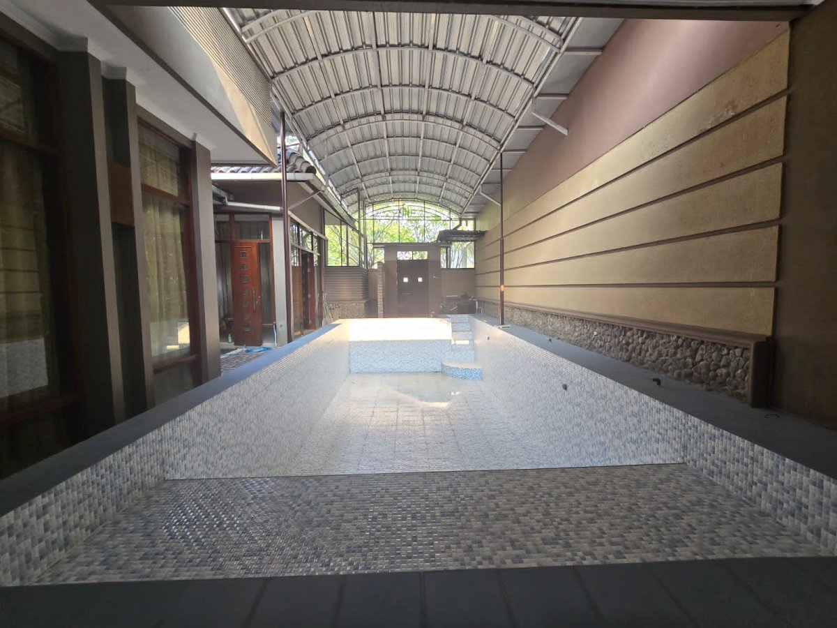Rumah Mewah Kolam Renang di Perumahan Tirtamaya Residence Gentan Solo - Foto 12