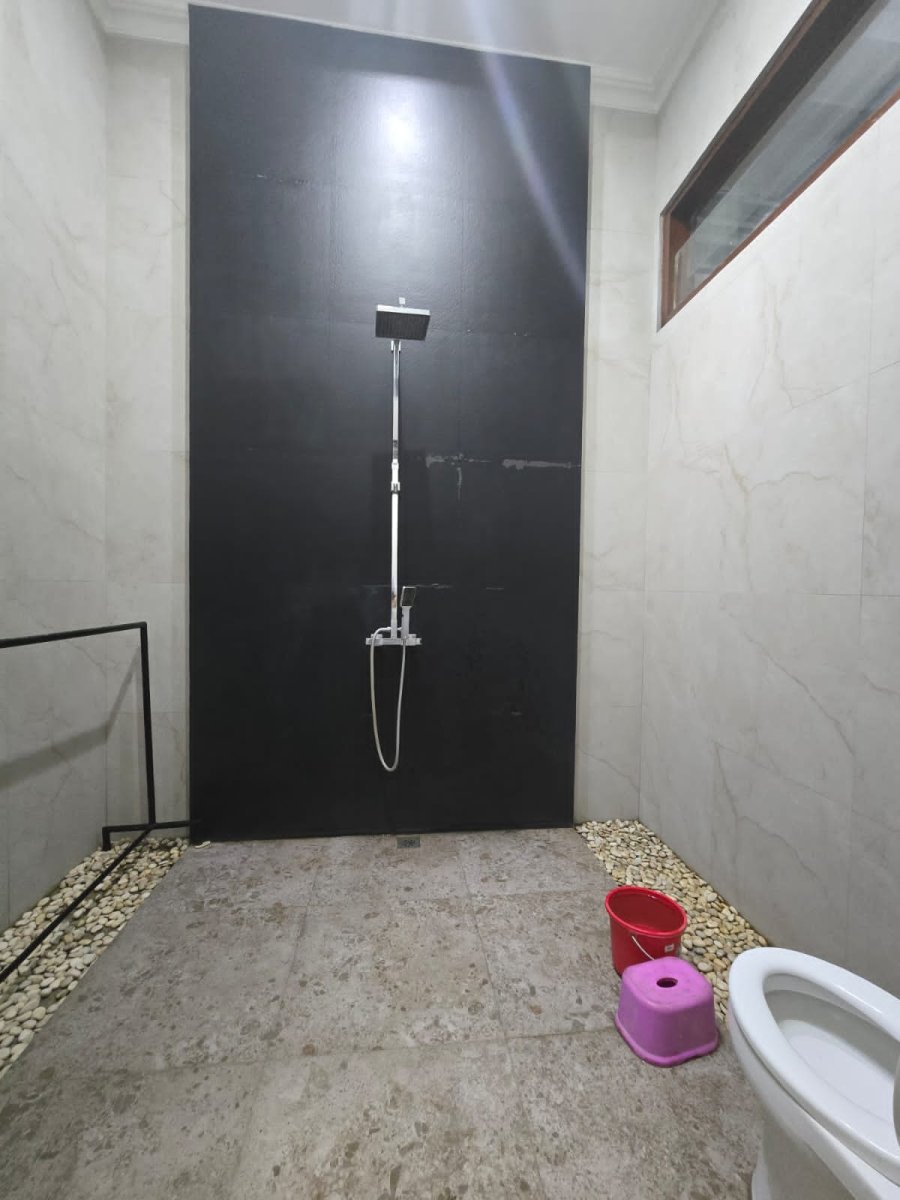 Rumah Mewah Kolam Renang di Perumahan Tirtamaya Residence Gentan Solo - Foto 13