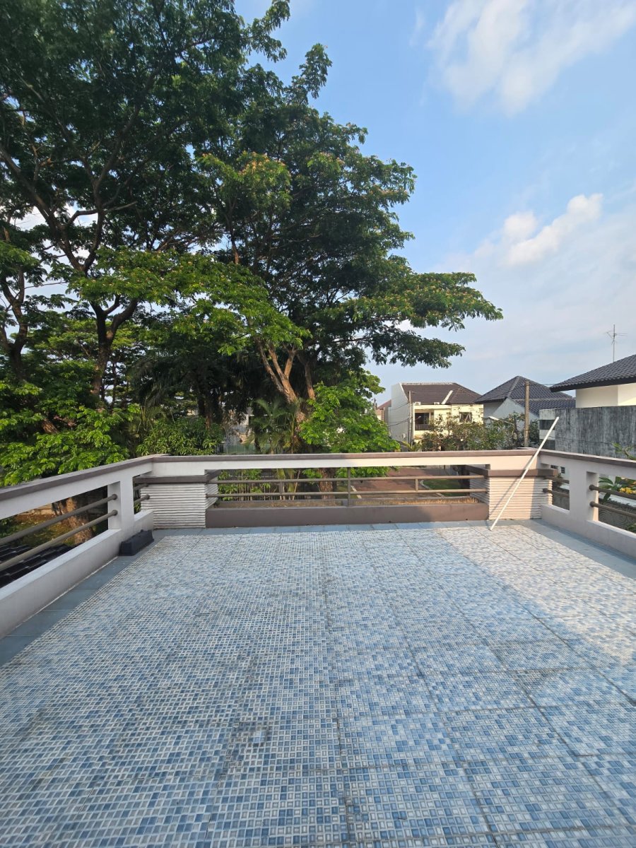 Rumah Mewah Kolam Renang di Perumahan Tirtamaya Residence Gentan Solo - Foto 14