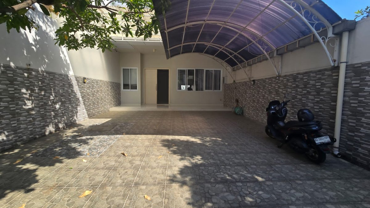 Rumah Mewah Minimalis Dekat Jalan Yos Sudarso Solo - Foto 2