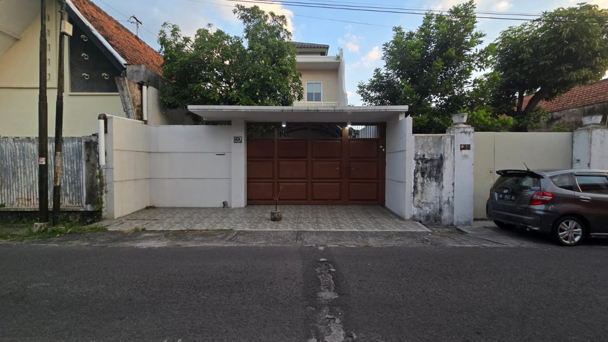 Rumah Mewah Minimalis Dekat Jalan Yos Sudarso Solo