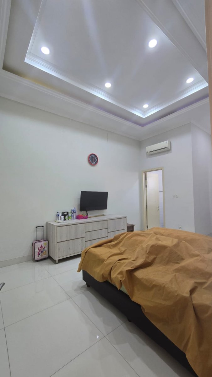 Rumah Mewah Minimalis Dekat Jalan Yos Sudarso Solo - Foto 3