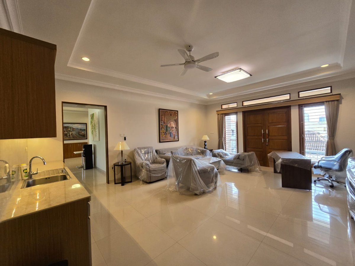 Rumah Mewah Minimalis Full Furnished Dekat Jalan Slamet Riyadi Solo - Foto 2
