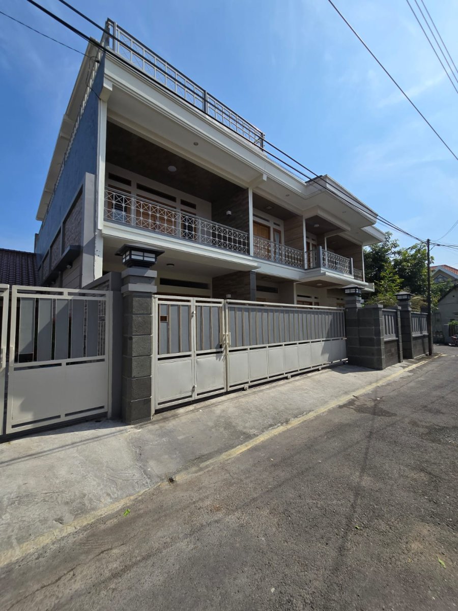 Rumah Mewah Minimalis Full Furnished Dekat Jalan Slamet Riyadi Solo