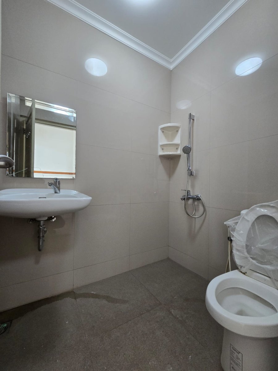Rumah Mewah Minimalis Full Furnished Dekat Jalan Slamet Riyadi Solo - Foto 8