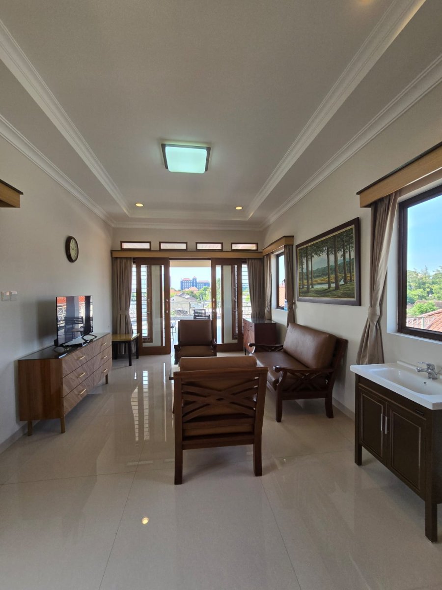 Rumah Mewah Minimalis Full Furnished Dekat Jalan Slamet Riyadi Solo - Foto 11