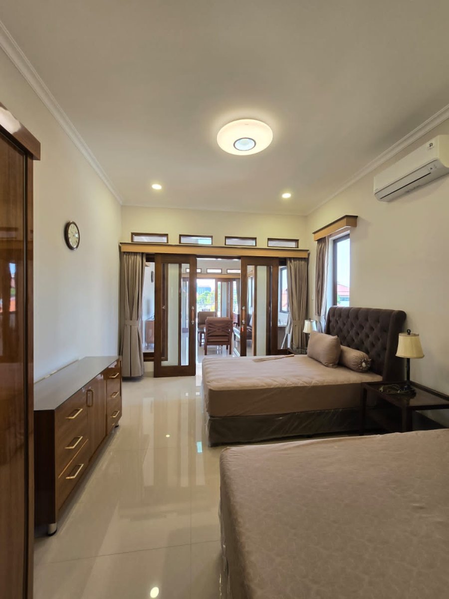Rumah Mewah Minimalis Full Furnished Dekat Jalan Slamet Riyadi Solo - Foto 14