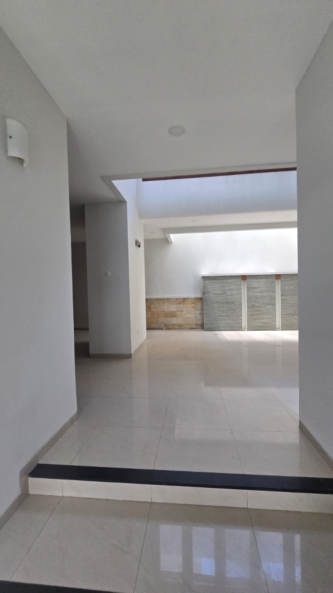 Rumah Mewah Minimalis di Cluster Elite Solo Baru - Foto 4