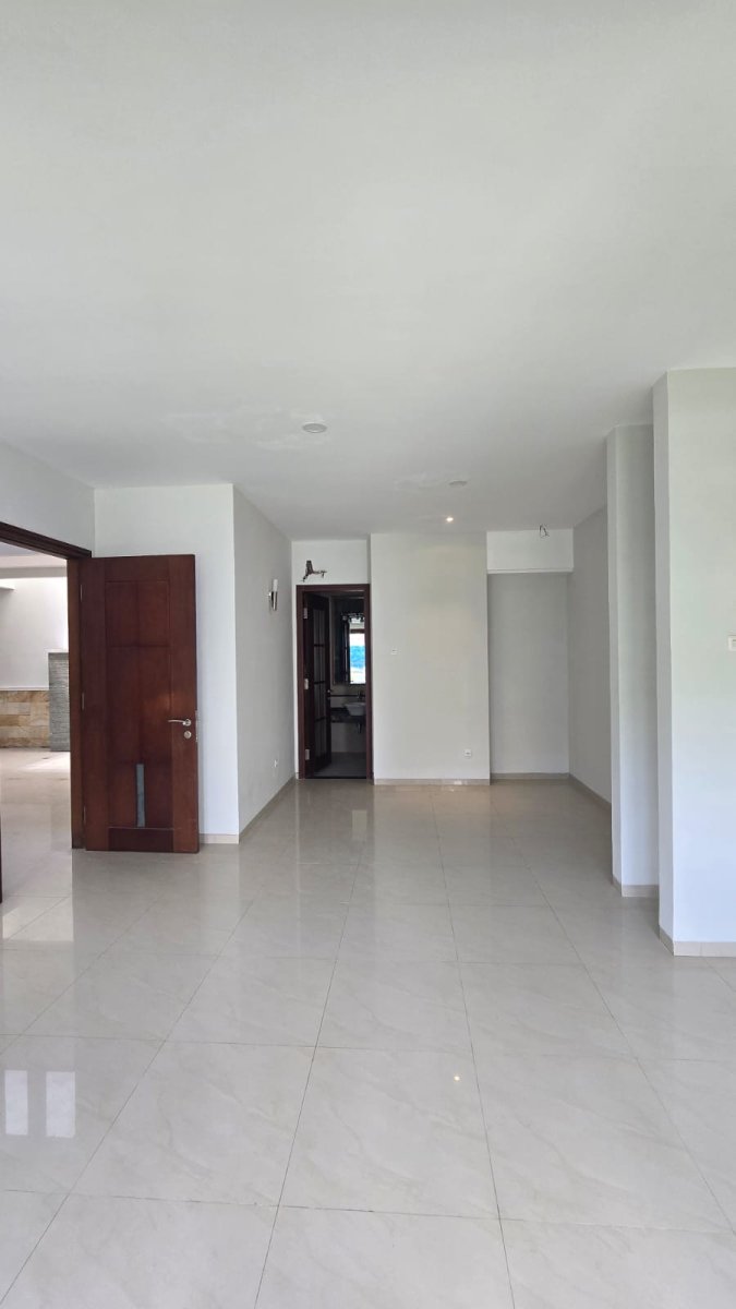 Rumah Mewah Minimalis di Cluster Elite Solo Baru - Foto 14