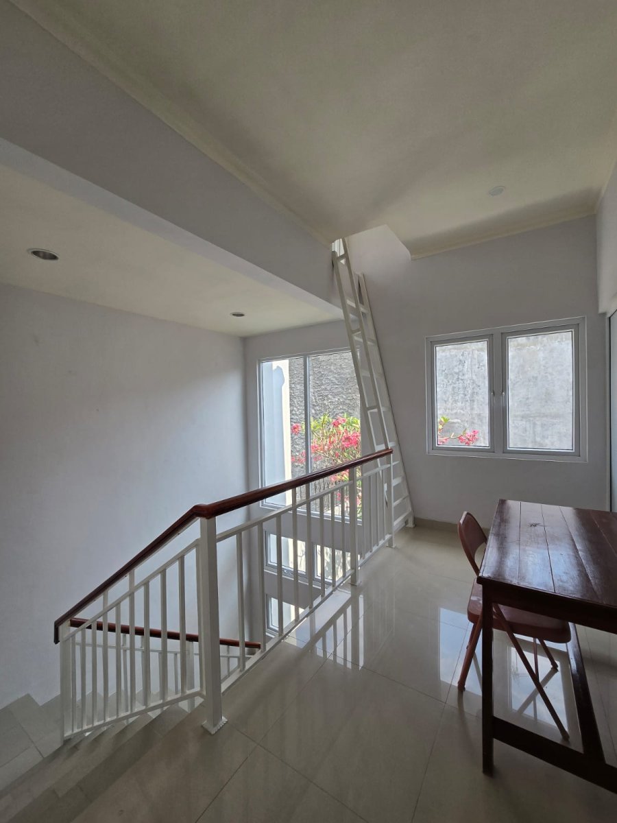 Rumah Mewah Minimalis di Cluster Elite Colomadu Solo - Foto 8