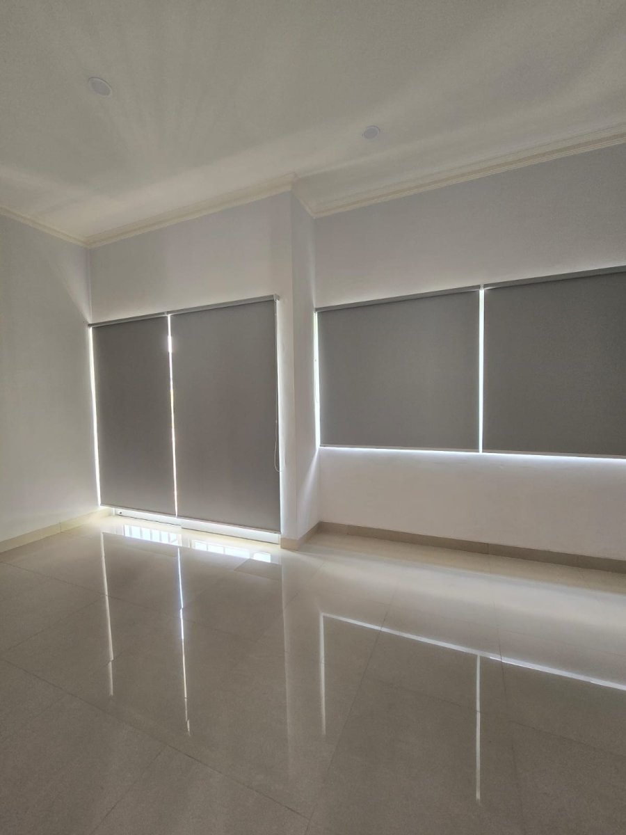 Rumah Mewah Minimalis di Cluster Elite Colomadu Solo - Foto 10