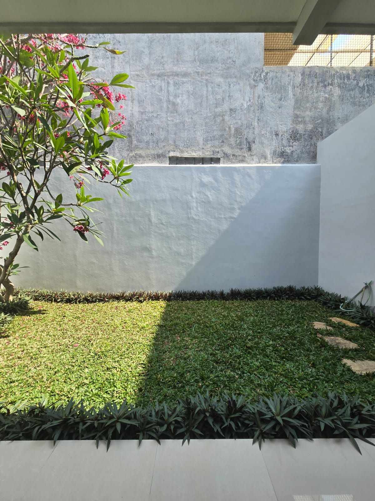 Rumah Mewah Minimalis di Cluster Elite Colomadu Solo - Foto 15