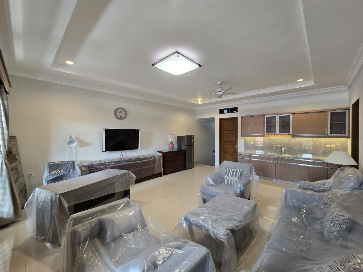 Rumah Mewah Full Furnished Dekat Jalan Slamet Riyadi Solo - Foto 14