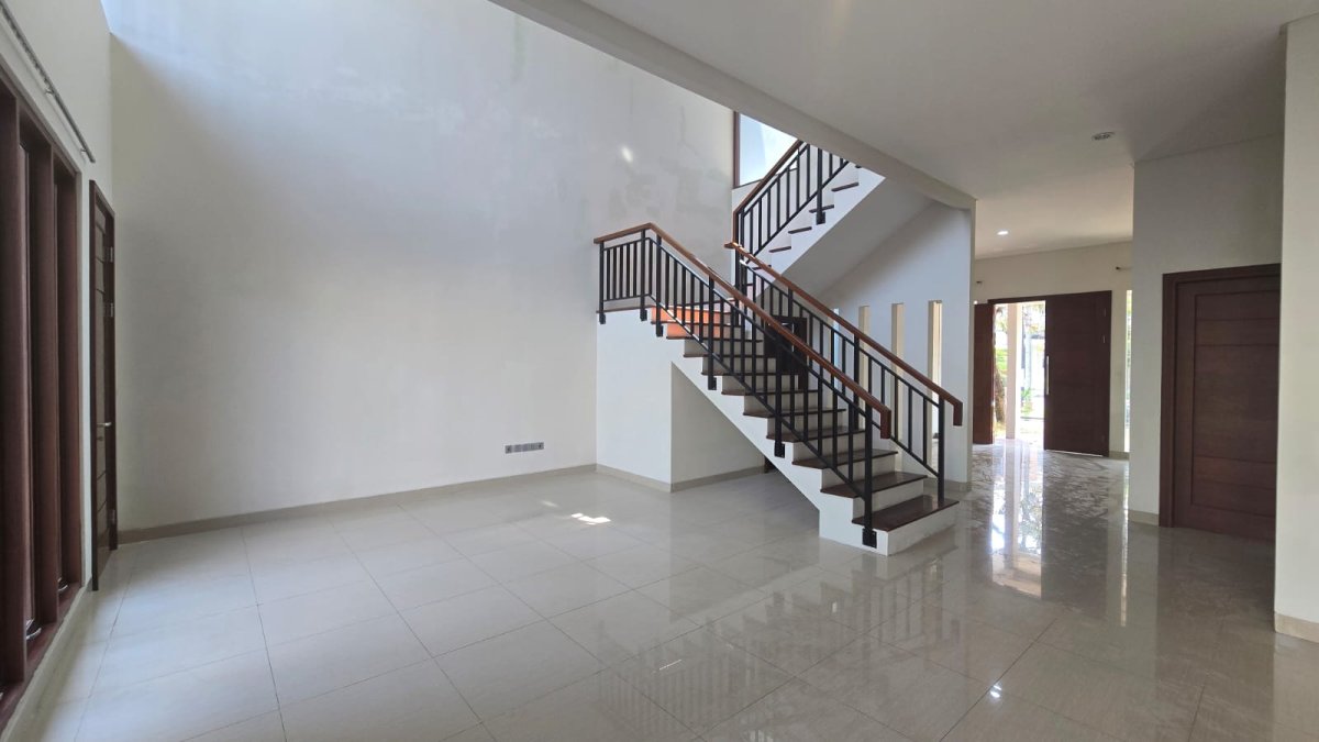 Rumah Mewah Minimalis Dekat Mall The Park Solo Baru - Foto 3