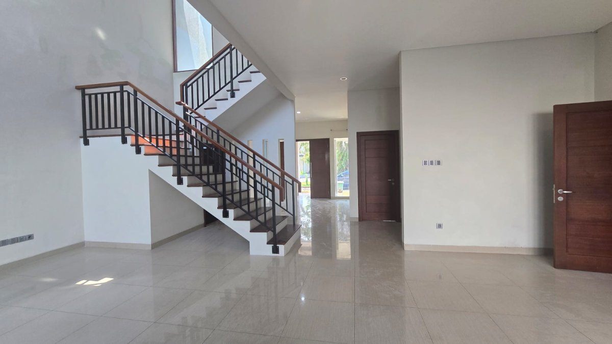 Rumah Mewah Minimalis Dekat Mall The Park Solo Baru - Foto 5