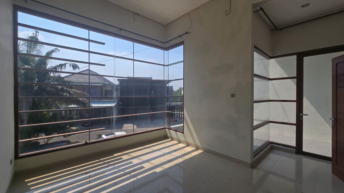 Rumah Mewah Minimalis Dekat Mall The Park Solo Baru - Foto 7