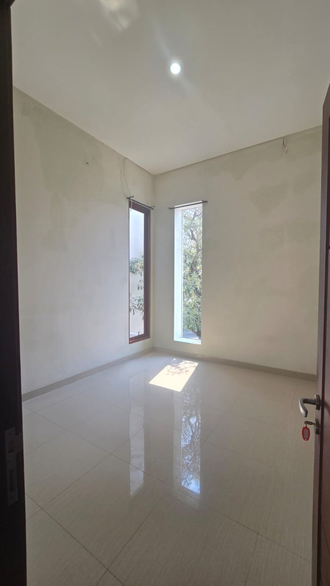 Rumah Mewah Minimalis Dekat Mall The Park Solo Baru - Foto 2