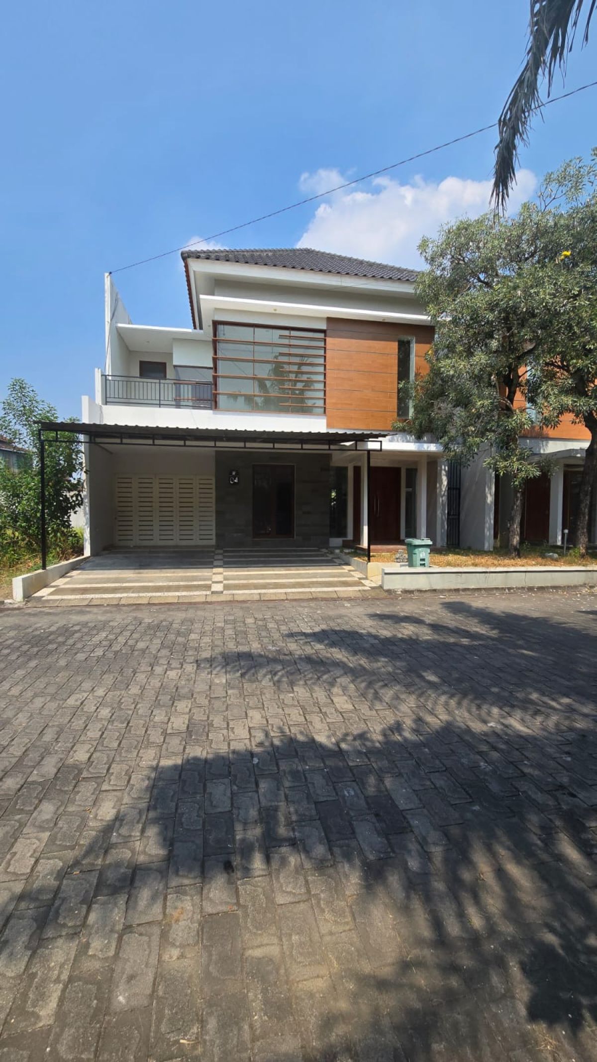 Rumah Mewah Minimalis Dekat Mall The Park Solo Baru