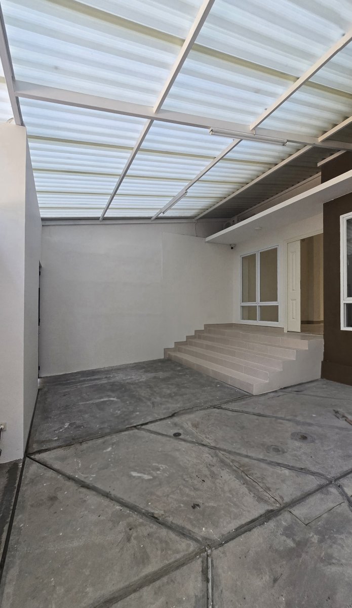 Rumah Baru Mewah Minimalis Di Jalan Bunga Solo Baru - Foto 3