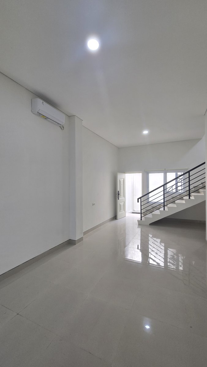 Rumah Baru Mewah Minimalis Di Jalan Bunga Solo Baru - Foto 8