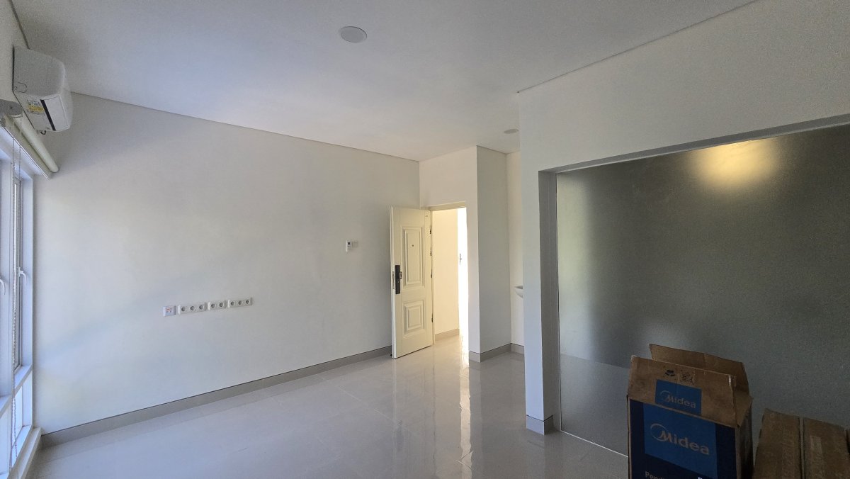 Rumah Baru Mewah Minimalis Di Jalan Bunga Solo Baru - Foto 12