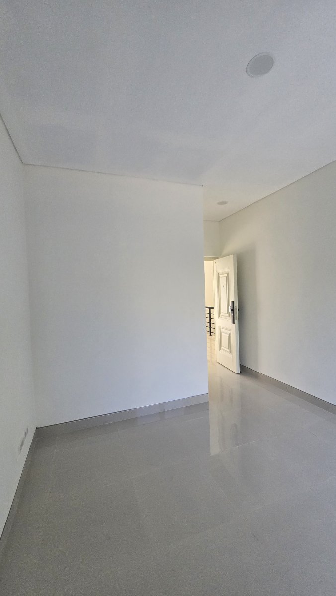 Rumah Baru Mewah Minimalis Di Jalan Bunga Solo Baru - Foto 14