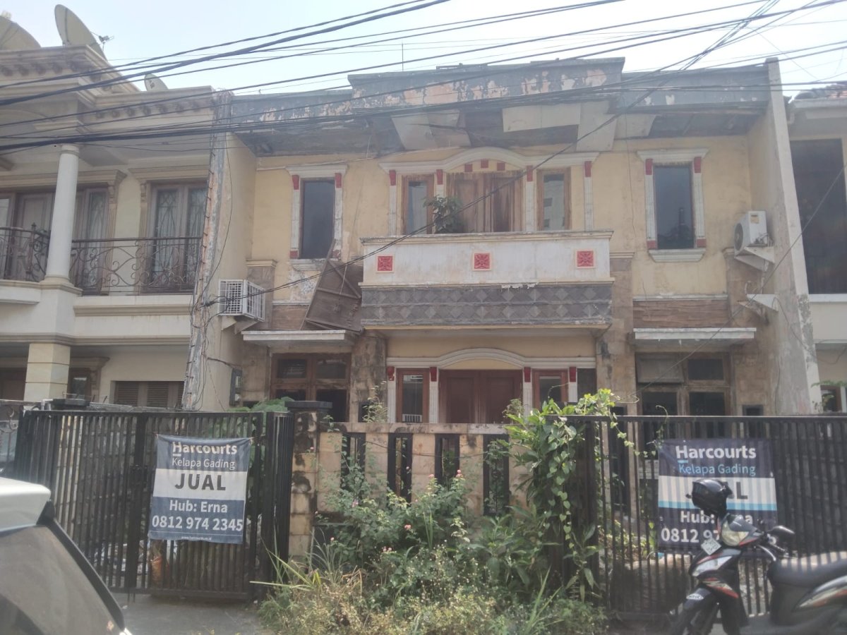 Dijual Murah Rumah Tua Di Komplek Gading Kirana, Kelapa Gading - Jakarta Utara