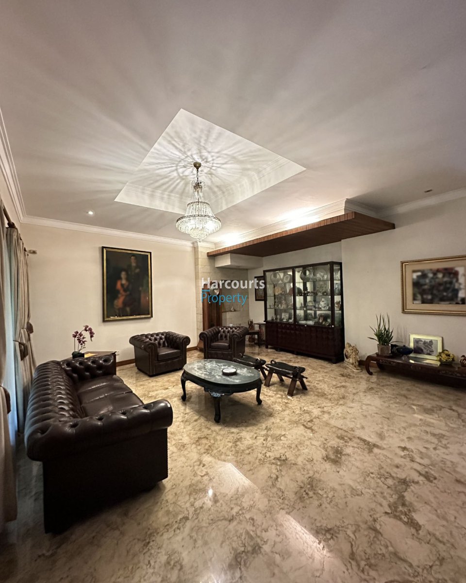 Dijual Rumah Bagus dengan Taman Luas dan Kolam Renang Lokasi Elit Area Jl. Dharmawangsa Kebayoran Baru - Foto 4