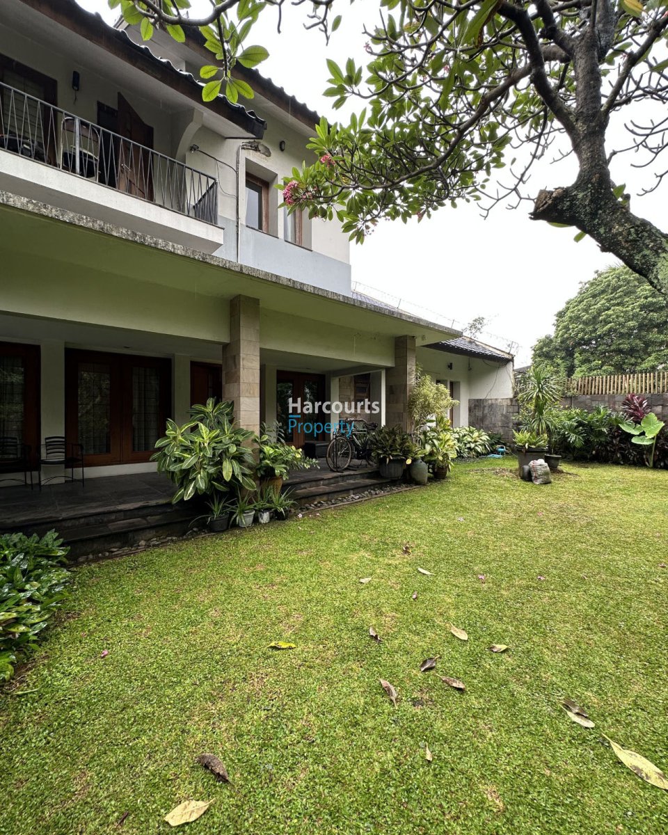 Dijual Rumah Bagus dengan Taman Luas dan Kolam Renang Lokasi Elit Area Jl. Dharmawangsa Kebayoran Baru - Foto 6