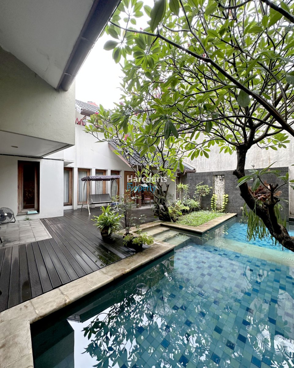Dijual Rumah Bagus dengan Taman Luas dan Kolam Renang Lokasi Elit Area Jl. Dharmawangsa Kebayoran Baru - Foto 8