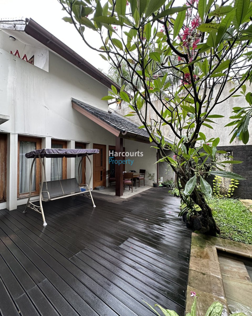 Dijual Rumah Bagus dengan Taman Luas dan Kolam Renang Lokasi Elit Area Jl. Dharmawangsa Kebayoran Baru - Foto 9