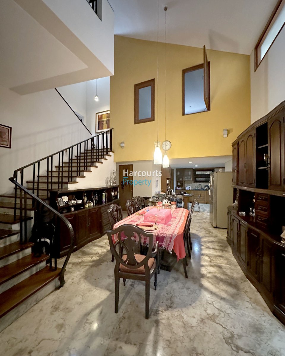 Dijual Rumah Bagus dengan Taman Luas dan Kolam Renang Lokasi Elit Area Jl. Dharmawangsa Kebayoran Baru - Foto 10