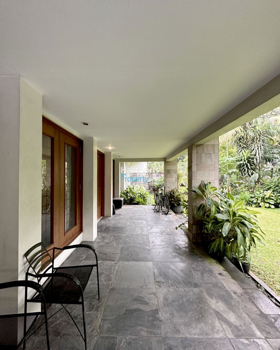 Dijual Rumah Bagus dengan Taman Luas dan Kolam Renang Lokasi Elit Area Jl. Dharmawangsa Kebayoran Baru - Foto 11