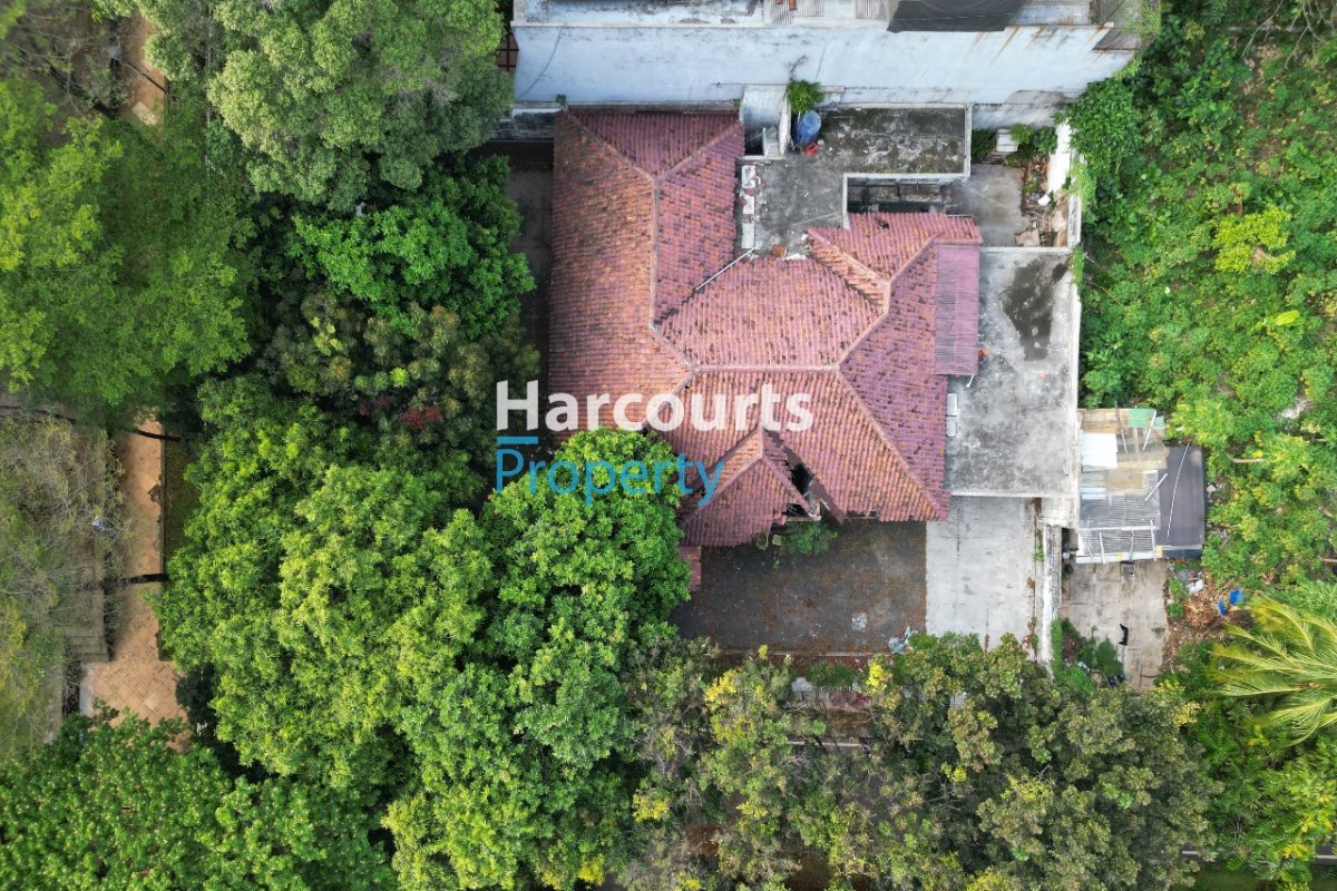 Dijual Rumah Lama Hitung Tanah Bisa di Bangun Ulang Di Area Menteng - Foto 3