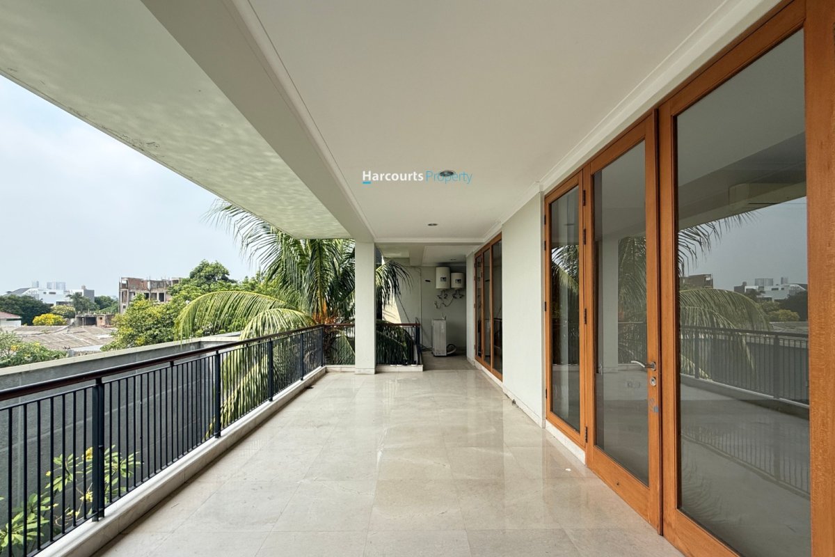 Disewakan Rumah Modern 2 Lantai Area Jl. Kemang Barat - Foto 7