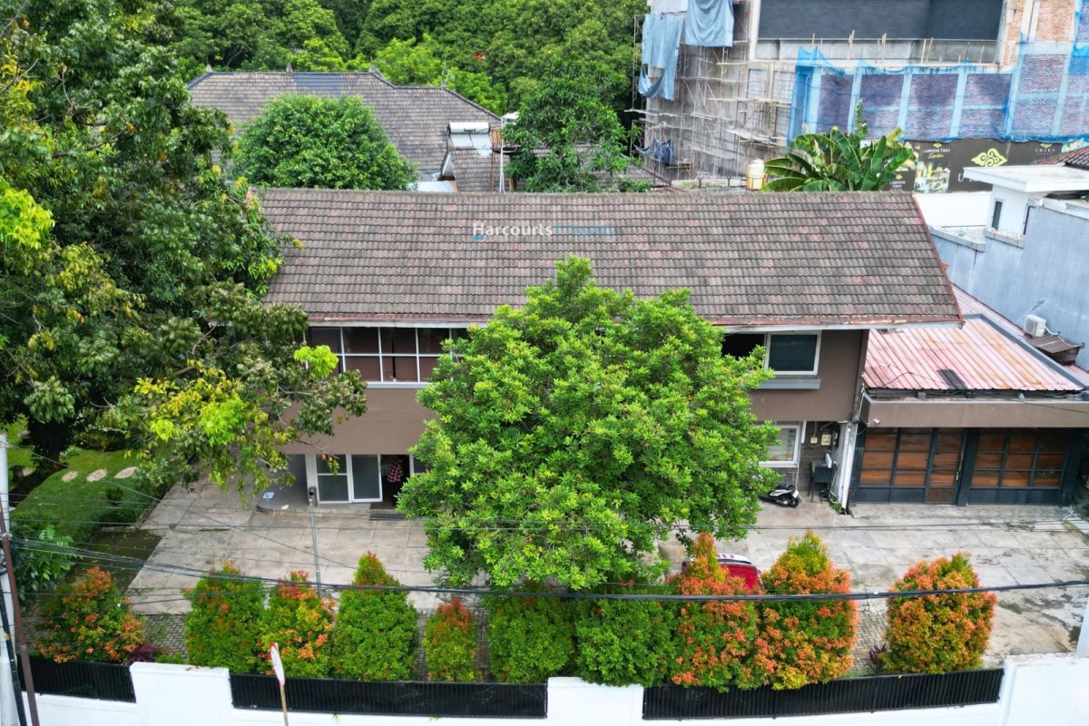 Dijual Mini Building Klasik Cocok Untuk Kantor atau Usaha Area Jl. Prapanca Kebayoran Baru