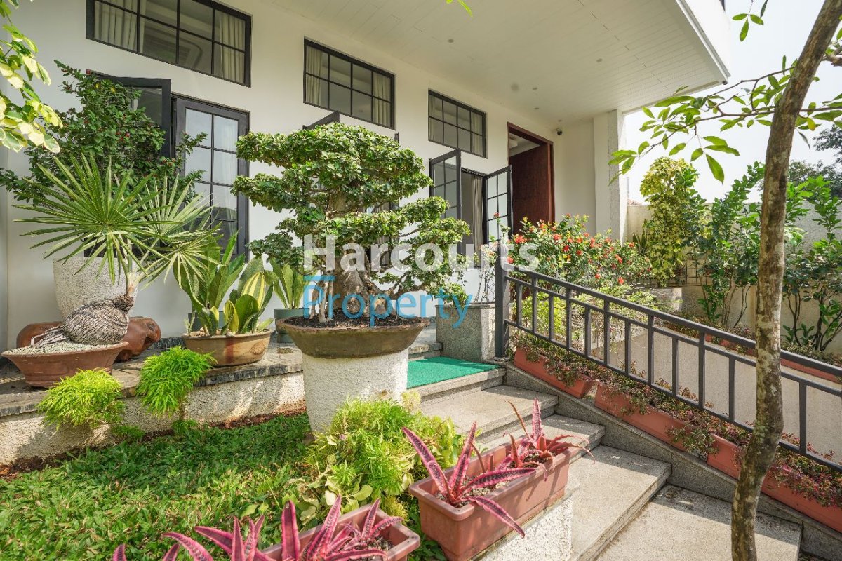 Dijual Rumah Mewah Privet Lift dan Roftop Lokasi Strategis di Menteng Area