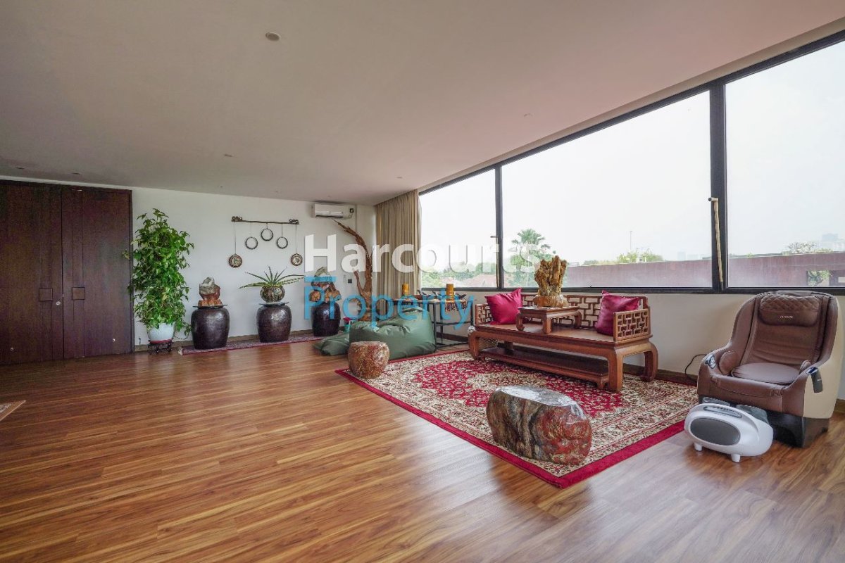 Dijual Rumah Mewah Privet Lift dan Roftop Lokasi Strategis di Menteng Area - Foto 2