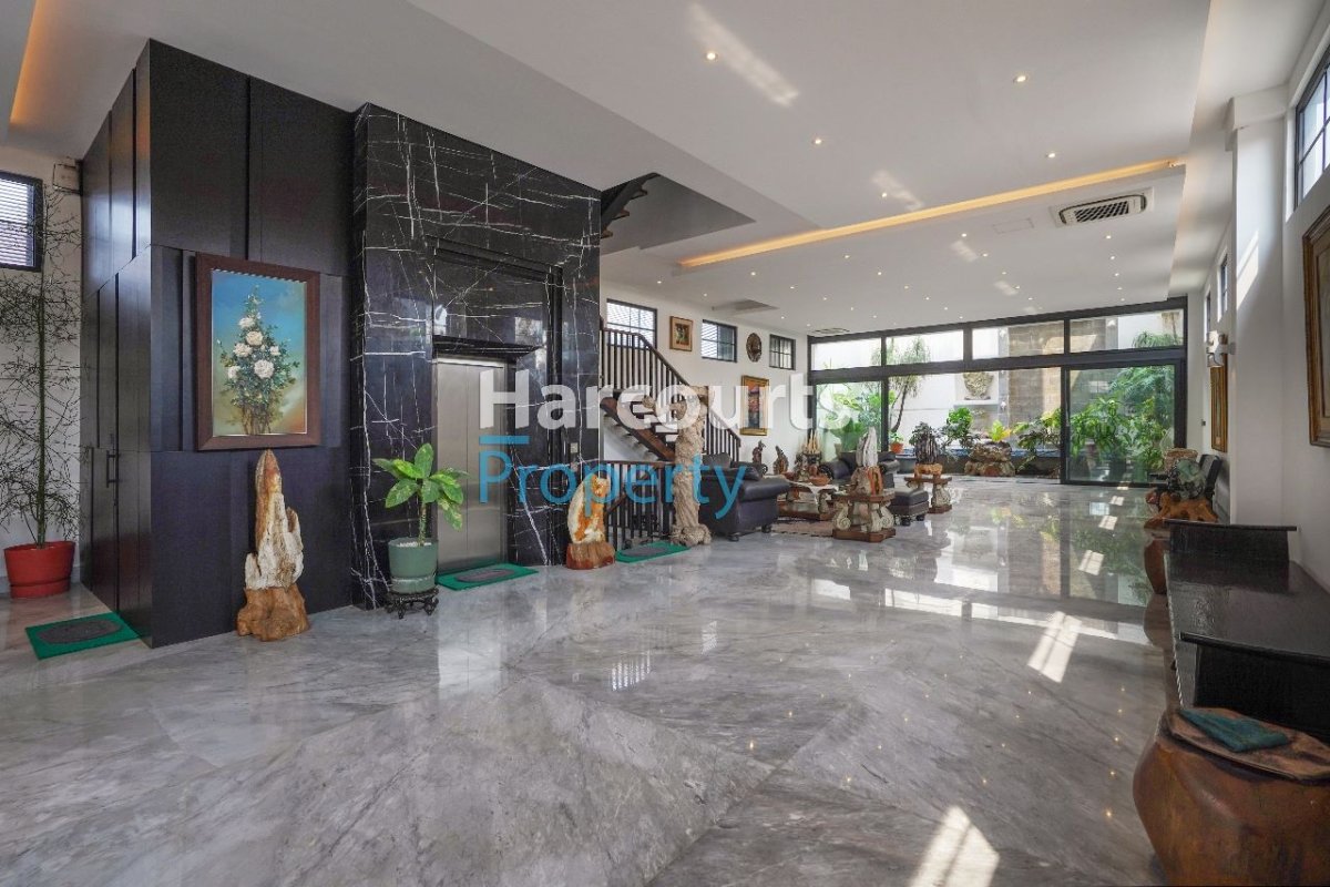 Dijual Rumah Mewah Privet Lift dan Roftop Lokasi Strategis di Menteng Area - Foto 8