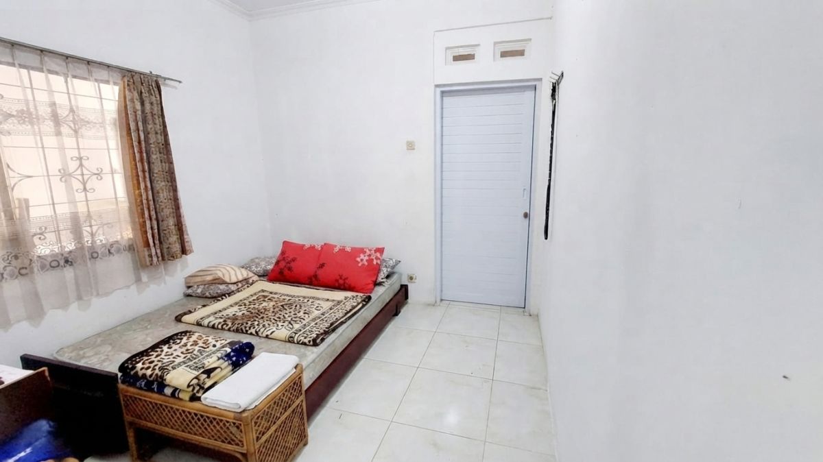 Dijual Rumah Luas 208 m² di Joglo, Jakarta Barat - Foto 4