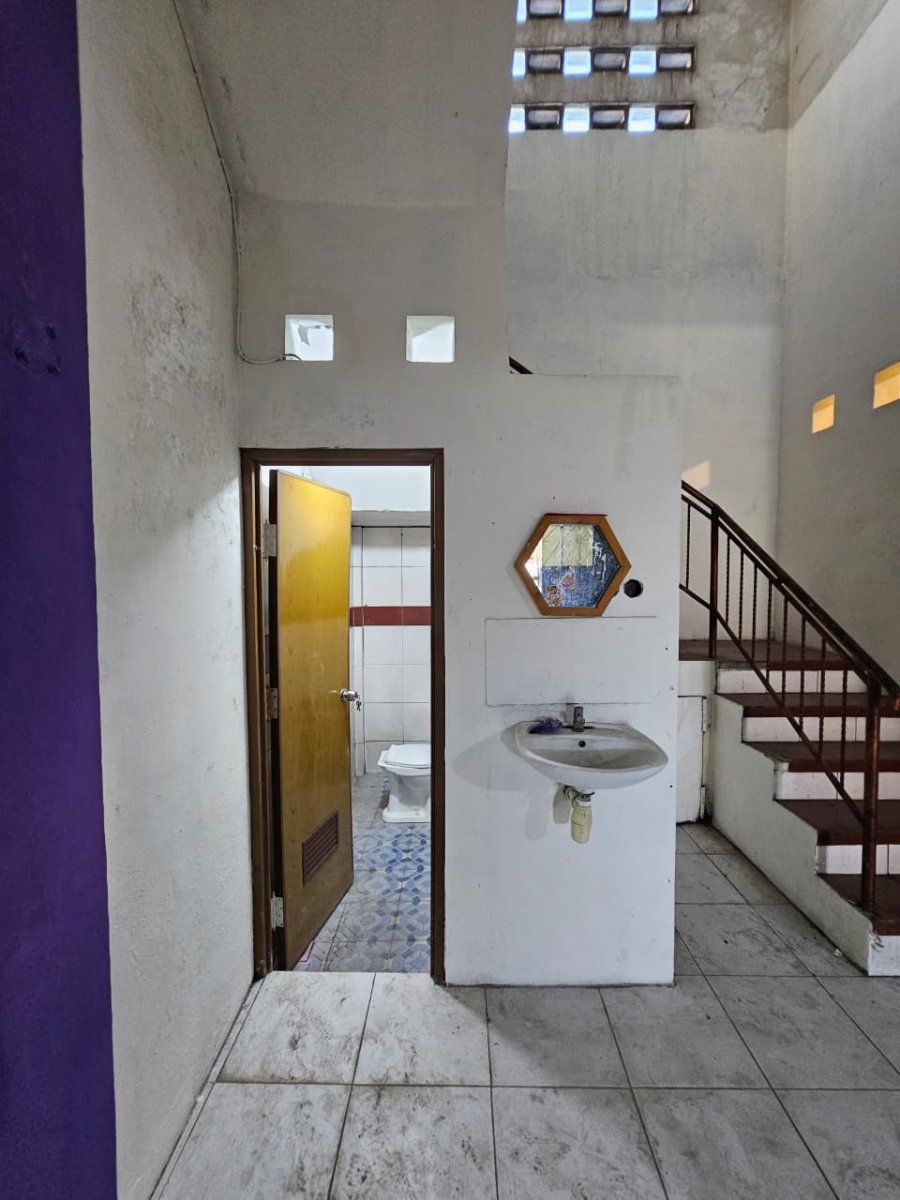 Disewakan ruko 2 lantaiJl. A Yani Ngemplak - Foto 2