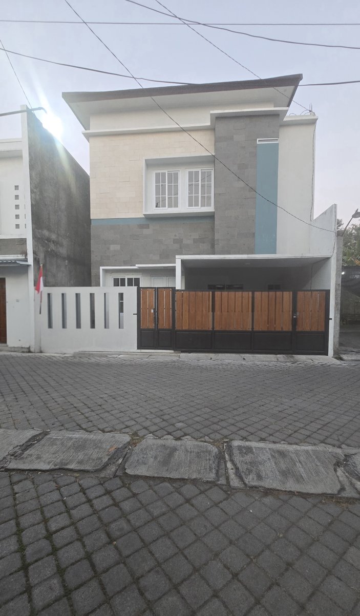 Rumah Baru Minimalis 2 Lantai di Perumahan Colomadu Solo - Foto 2