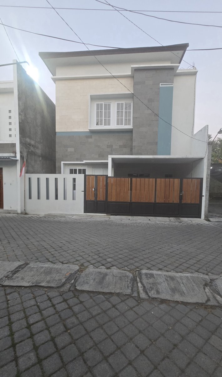 Rumah Baru Minimalis 2 Lantai di Perumahan Colomadu Solo - Foto 3