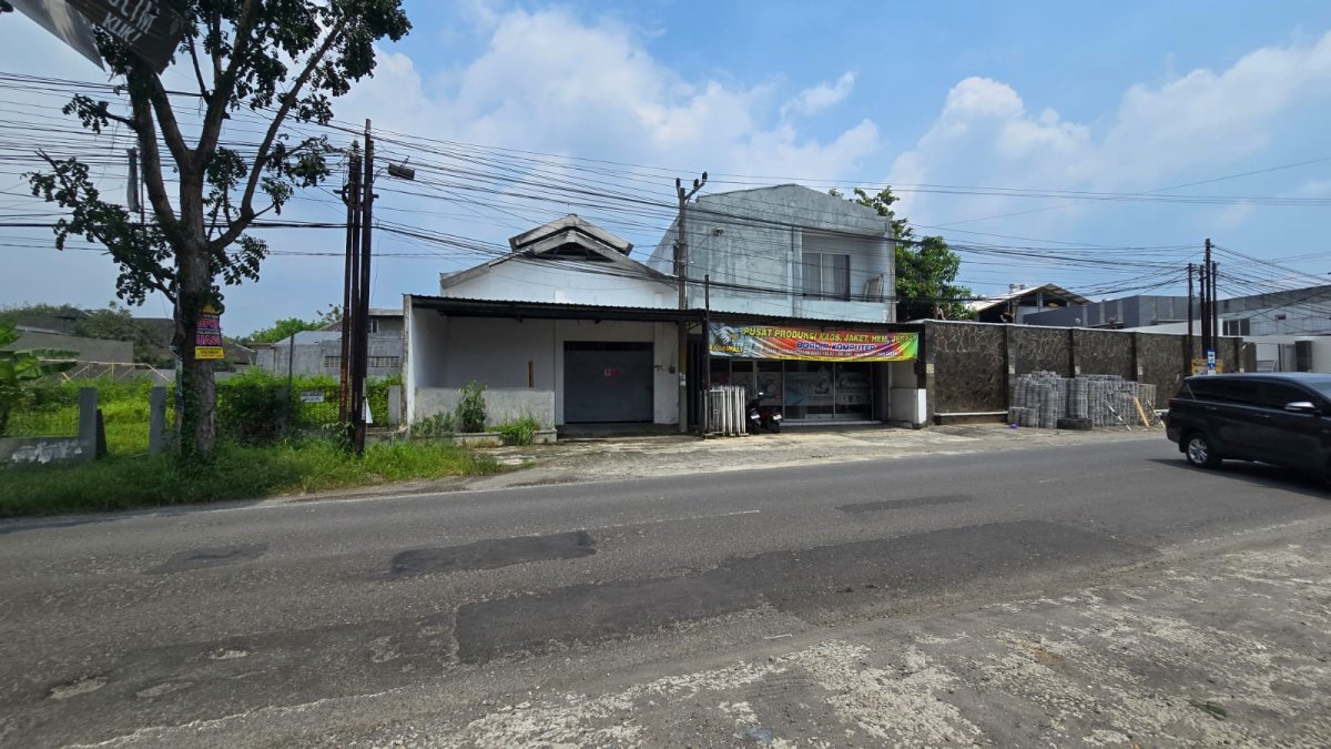 Rumah Mewah dan Ruang Usaha Strategis Dekat Pintu Tol Klodran Solo - Foto 2